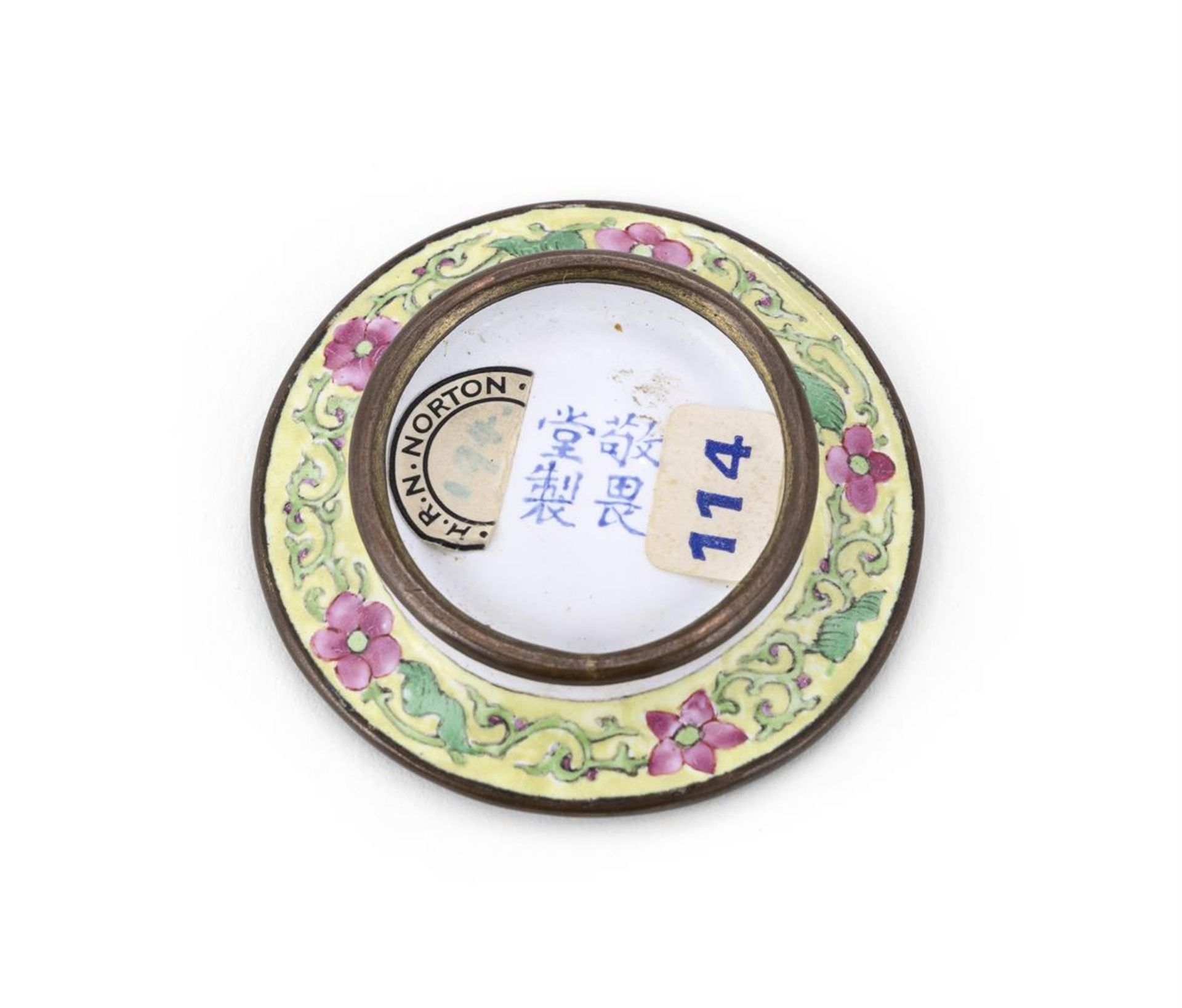 A SMALL CHINESE CANTON ENAMEL SNUFF DISH, QIANLONG PERIOD (1736-1795) - Image 2 of 8
