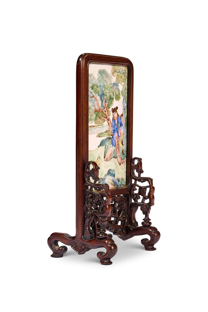 A CHINESE FAMILLE ROSE CANTON ENAMEL TABLE SCREEN, QING DYNASTY - Image 3 of 8
