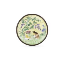 A SMALL CHINESE CANTON ENAMEL SNUFF DISH, QIANLONG PERIOD (1736-1795)