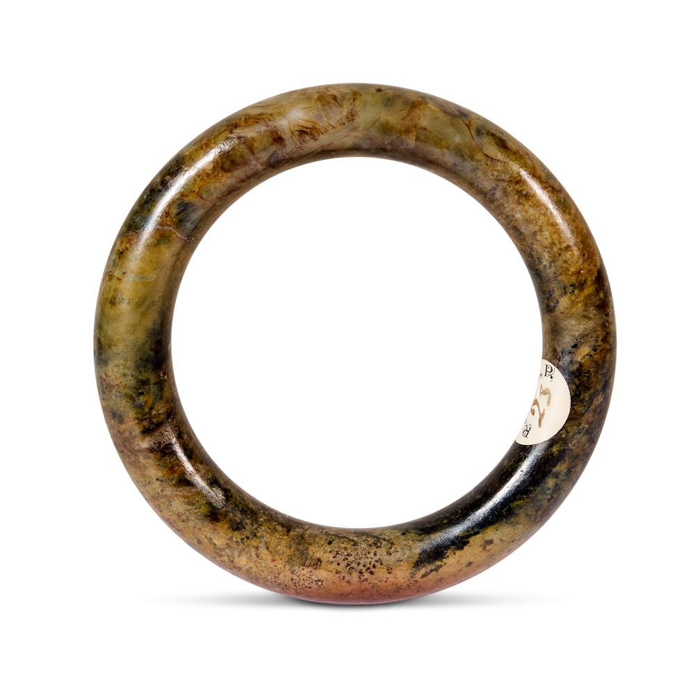 A CHINESE GREEN-GREY AND BLACK JADE BANGLE, QING DYNASTY (1644-1911) - Image 2 of 4