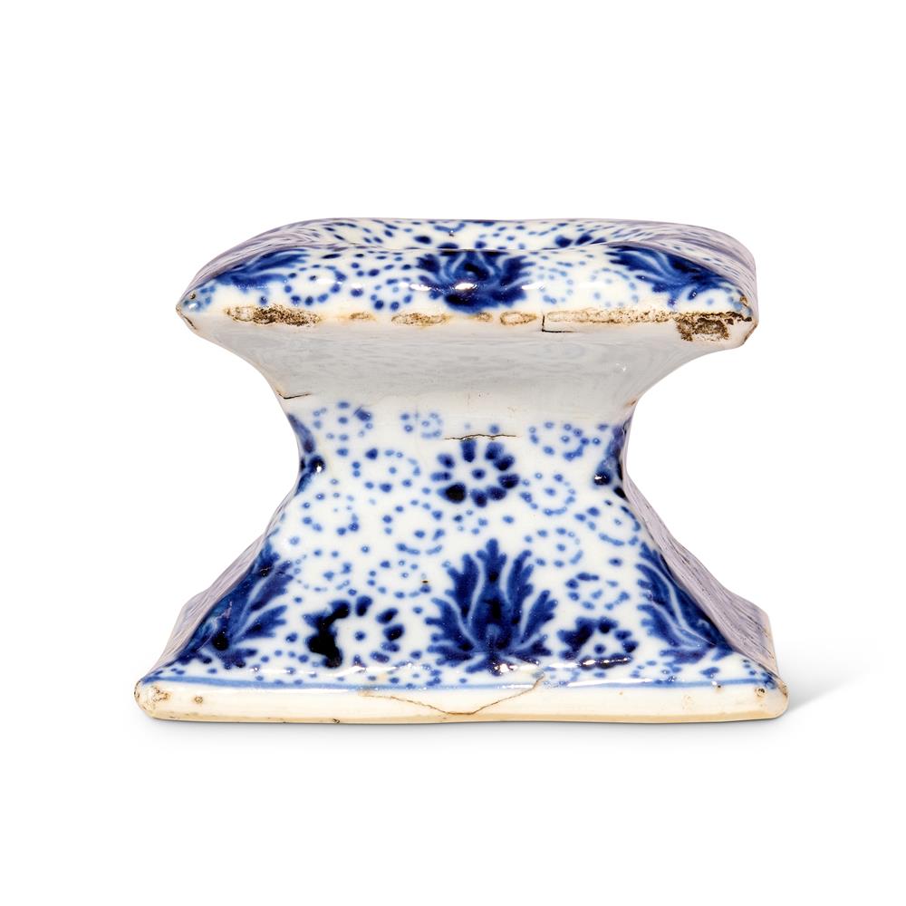 A CHINESE BLUE AND WHITE SALT CELLAR, QING DYNASTY