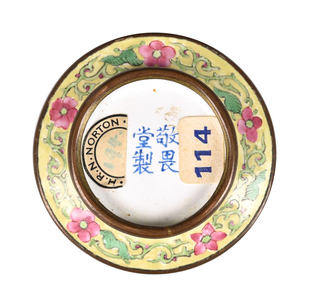 A SMALL CHINESE CANTON ENAMEL SNUFF DISH, QIANLONG PERIOD (1736-1795) - Image 8 of 8