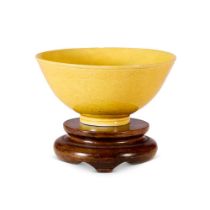 A CHINESE SMALL YELLOW 'DRAGON AND PHOENIX' BOWL, QING DYNASTY