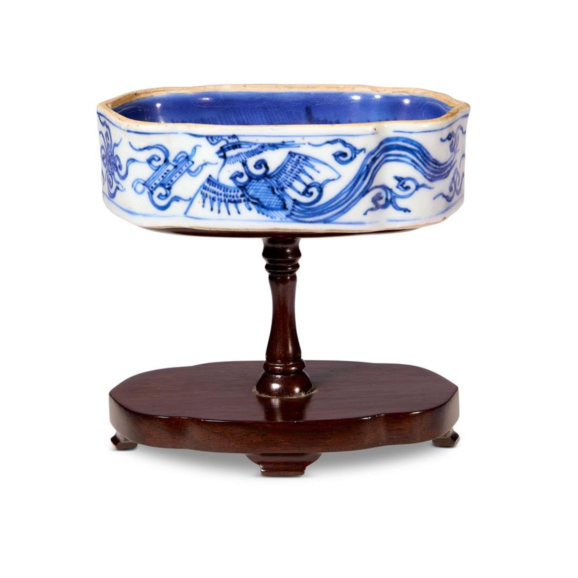 A CHINESE BLUE AND WHITE BIRD FEEDER, MING DYNASTY