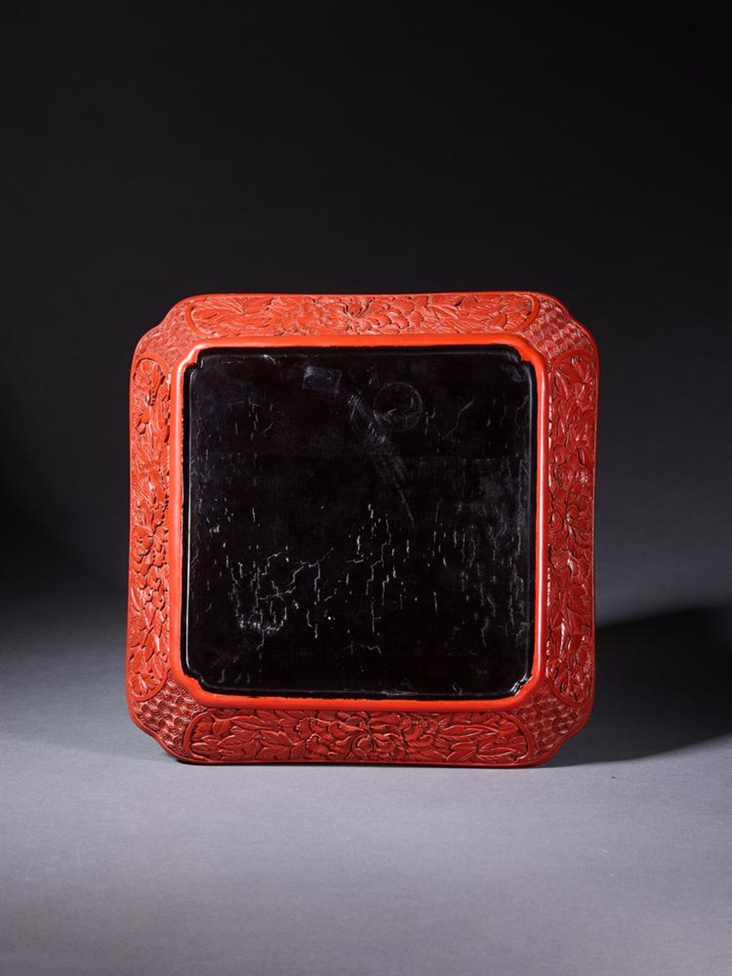 A CHINESE RED CINNABAR LACQUER CARVED SQUARE DISH, MING DYNASTY - Bild 2 aus 3