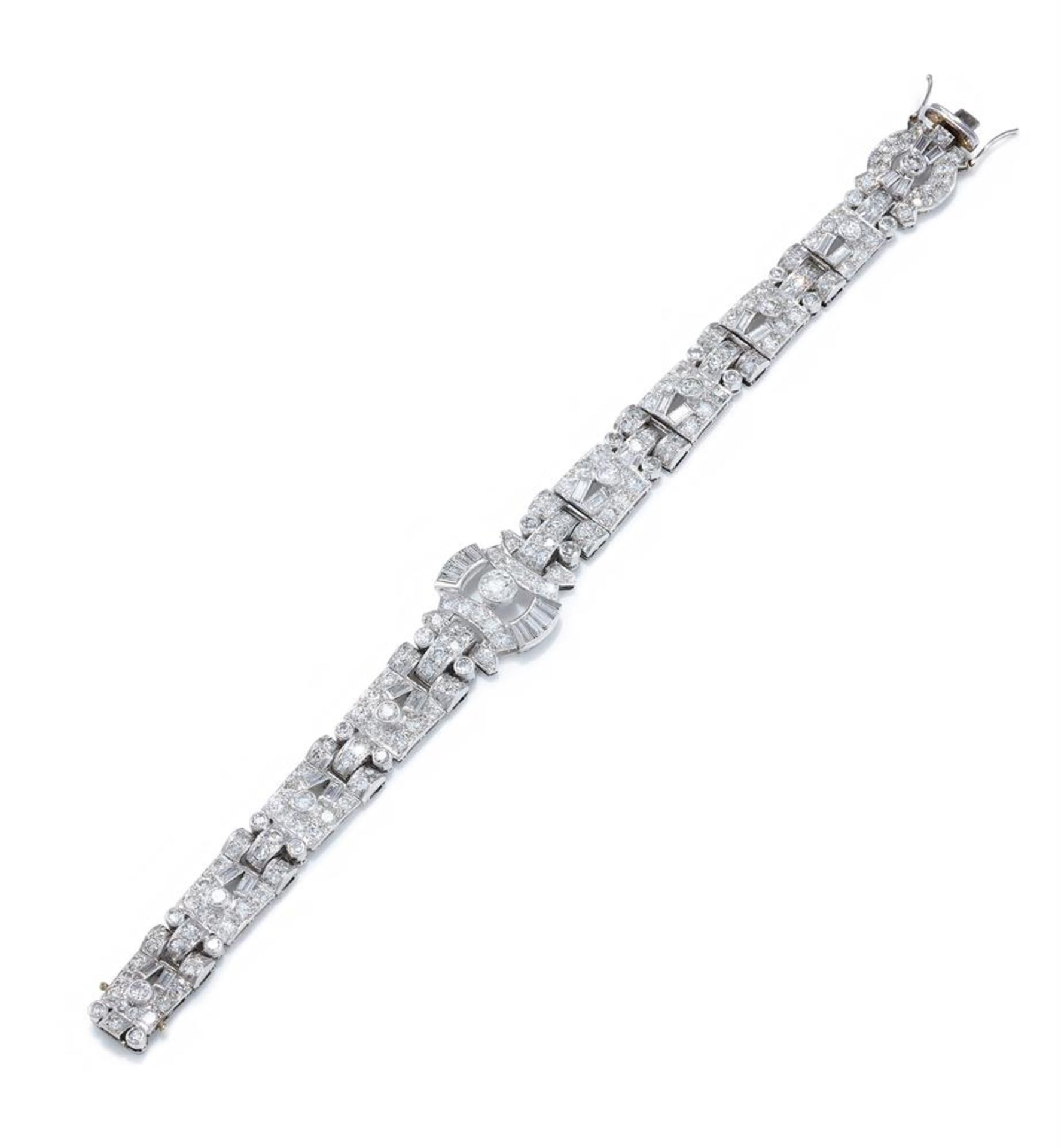 A MID 20TH CENTURY DIAMOND BRACELET