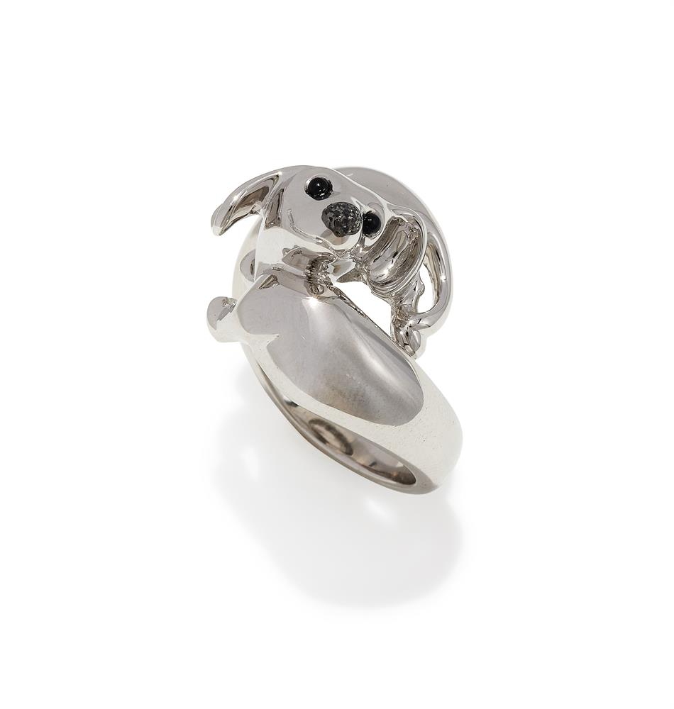 CHOPARD, 'ANIMAL WORLD' A GEM SET DACHSHUND RING - Image 3 of 4