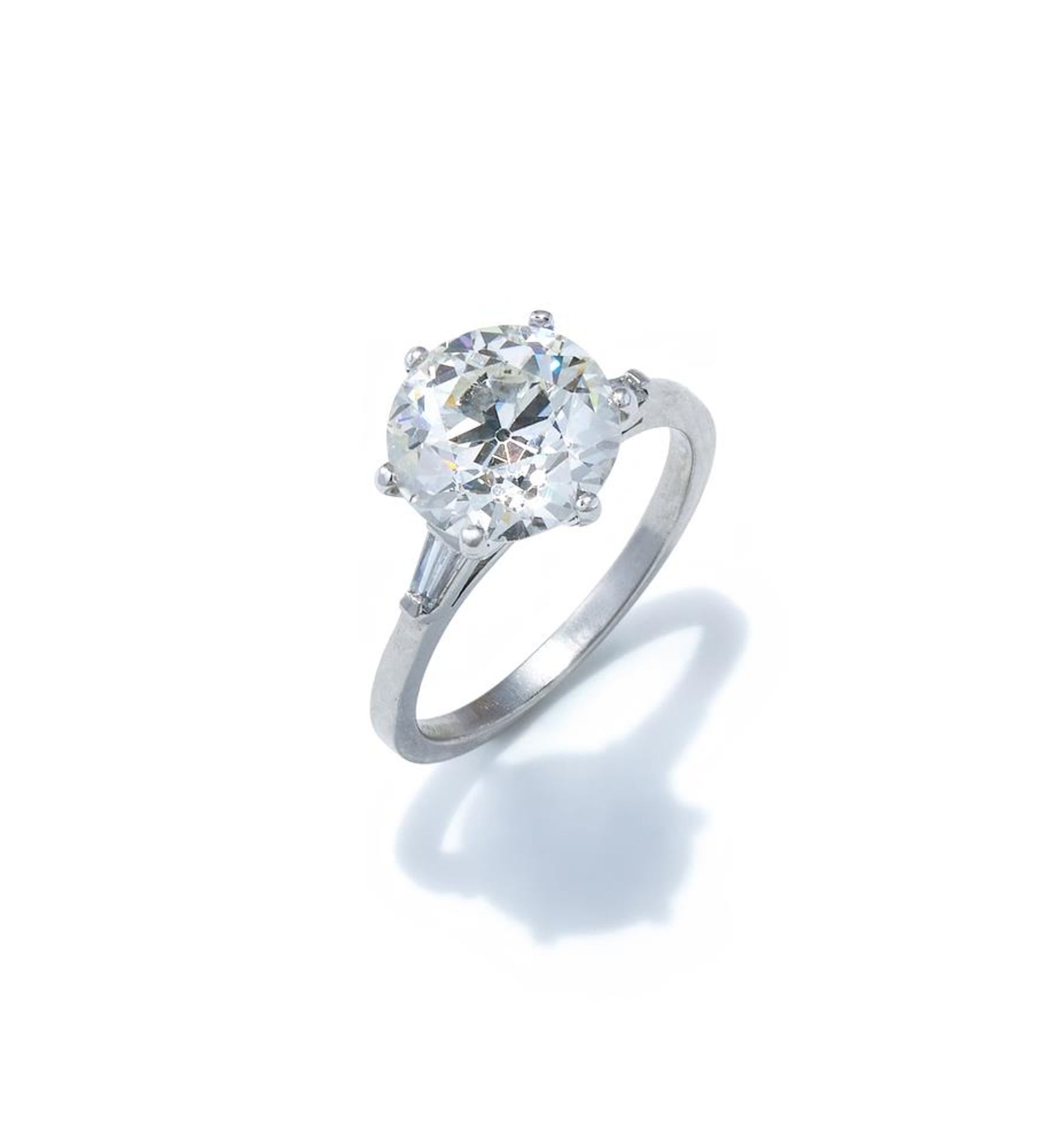 A DIAMOND SINGLE STONE RING