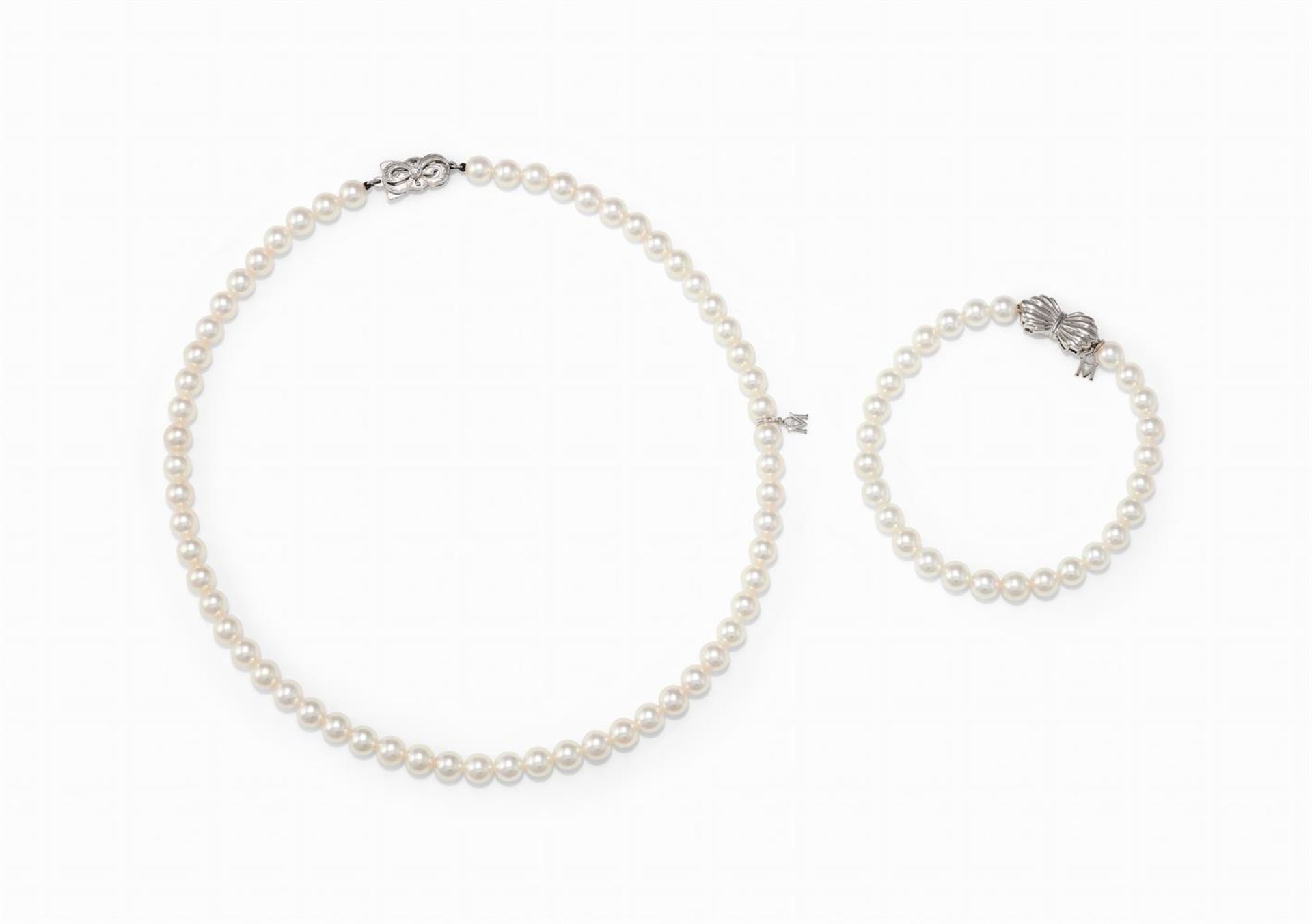 MIKIMOTO, A 'BEST OF THE BEST' CULTURED PEARL NECKLACE AND SIMILAR BRACELET - Image 2 of 2