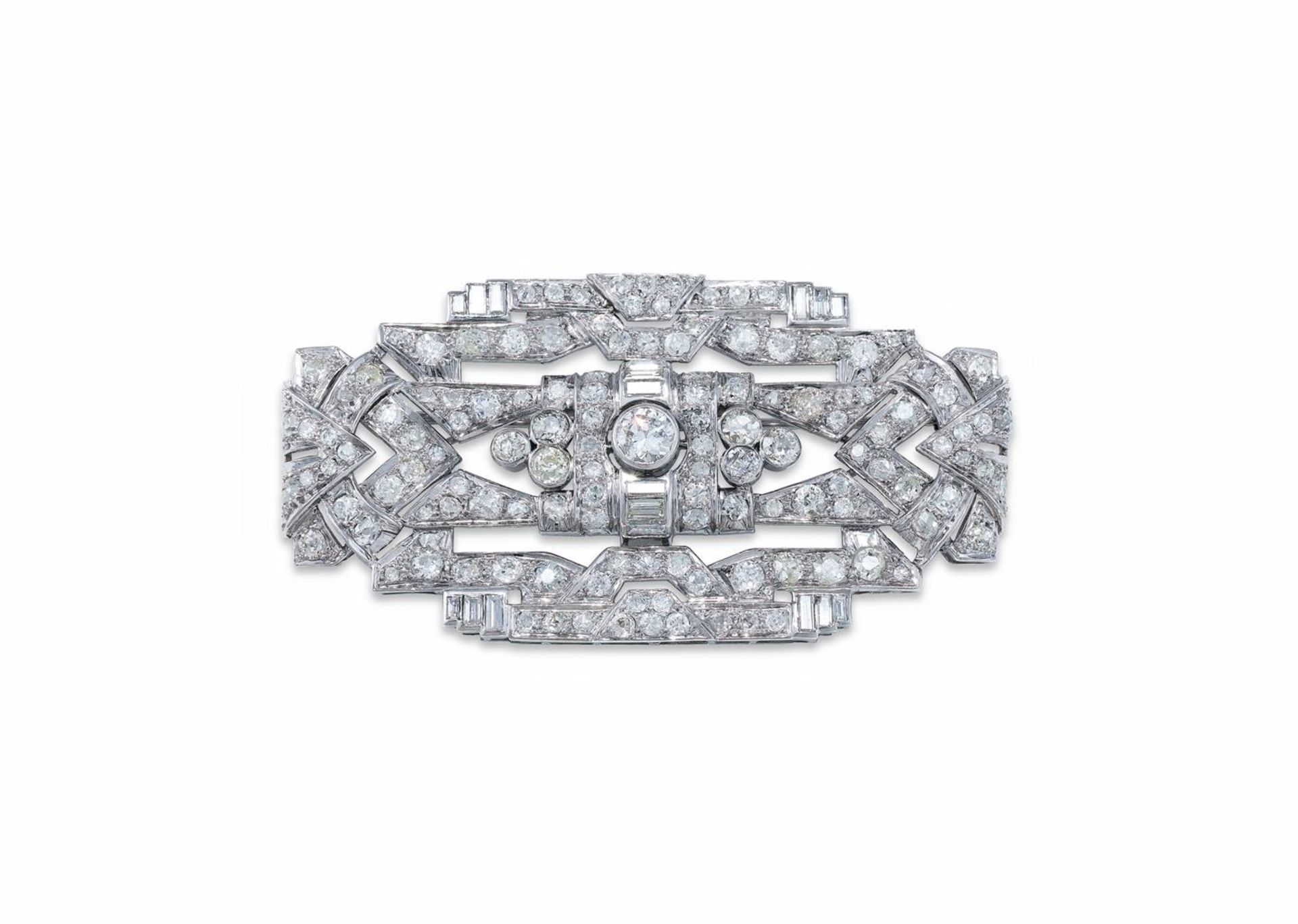 A MID 20TH CENTURY DIAMOND PLAQUE BROOCH