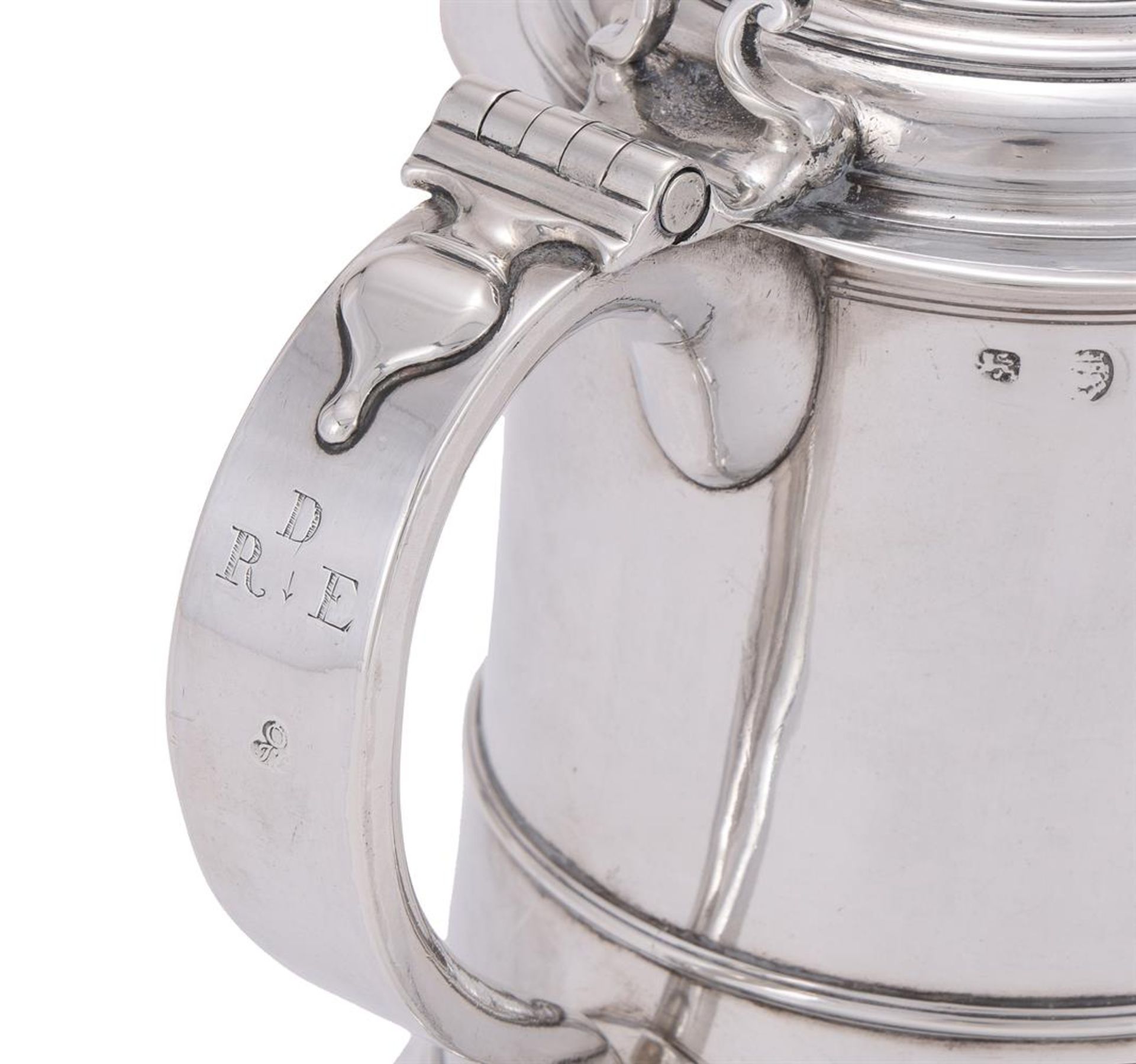 A WILLIAM III SILVER TWIN HANDLED PORRINGER AND COVER - Image 5 of 5