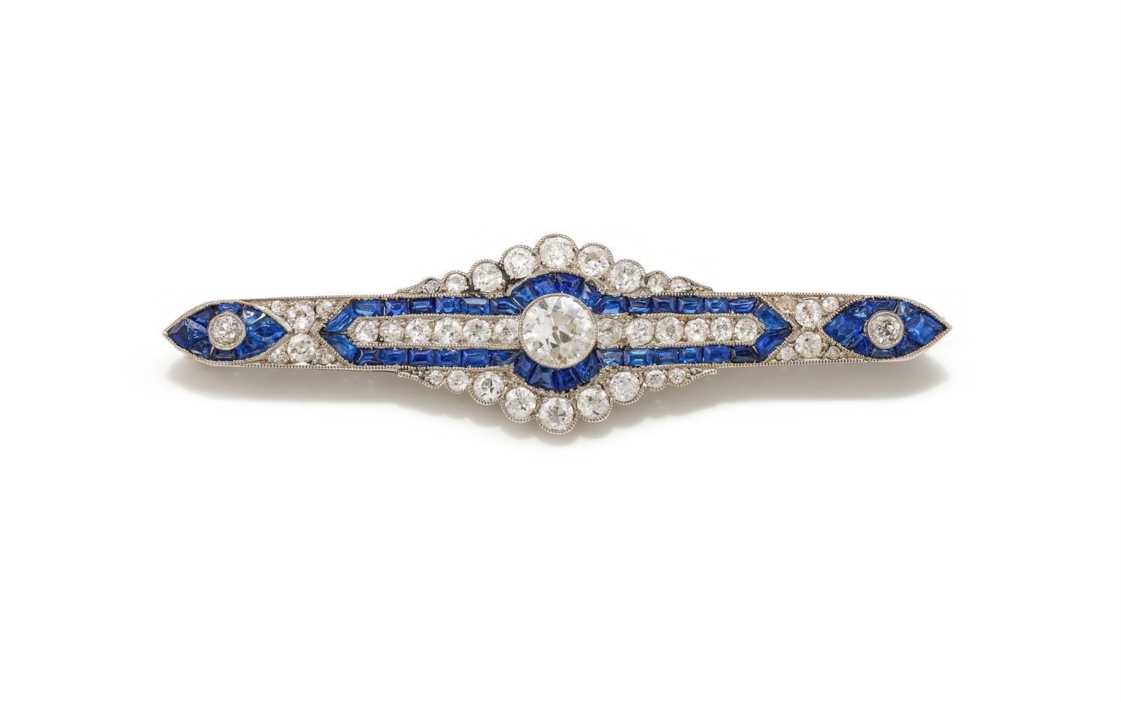 AN ART DECO SAPPHIRE AND DIAMOND BROOCH