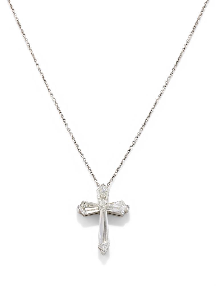 GRAFF, A DIAMOND CROSS PENDANT