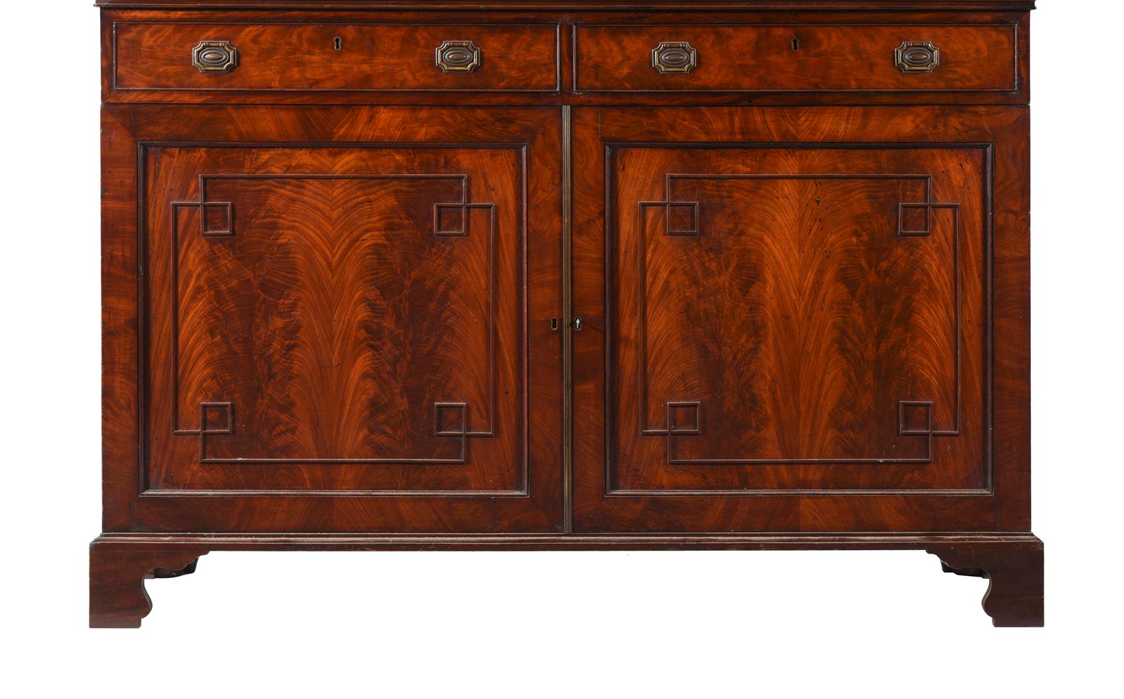 A REGENCY MAHOGANY BOOKCASE, IN THE MANNER OF GILLOWS, CIRCA 1820 - Image 3 of 4