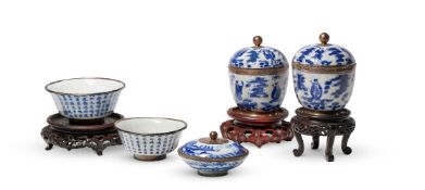 FIVE SILVER MOUNTED CHINESE BLUE AND WHITE VESSELS, MODERN
