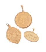ISRAEL, THEODOR HERZL, A COMMEMORATIVE GOLD COIN PENDANT AND TWO FURTHER PENDANTS