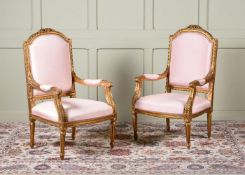 A PAIR OF CARVED GILTWOOD OPEN ARMCHAIRS, IN NEOCLASSICAL STYLE, 20TH CENTURY