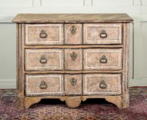 AN ITALIAN SCUMBLE PAINTED BOW SHAPED SERPENTINE COMMODE, 18TH CENTURY