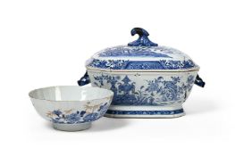 A CHINESE BLUE AND WHITE SOUP TUREEN AND COVER, QIANLONG