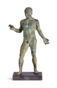 A BRONZE FIGURE OF A WARRIOR, ANCIENT ROMAN STYLE, PROBABLY 20TH CENTURY