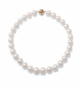 A SOUTH SEA CULTURED PEARL NECKLACE