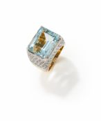 AN AQUAMARINE AND DIAMOND DRESS RING