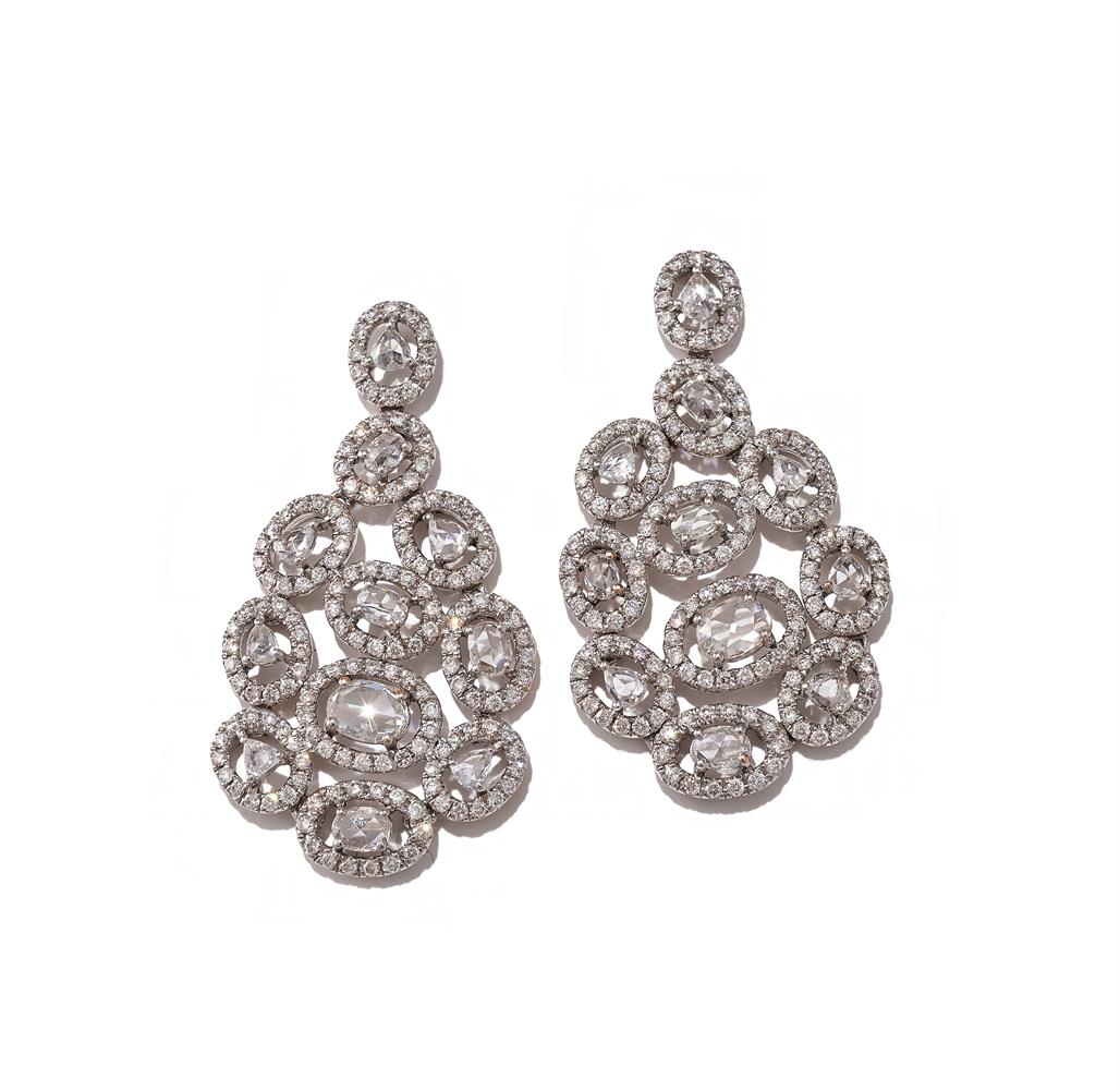 A PAIR OF DIAMOND PENDENT EARRINGS