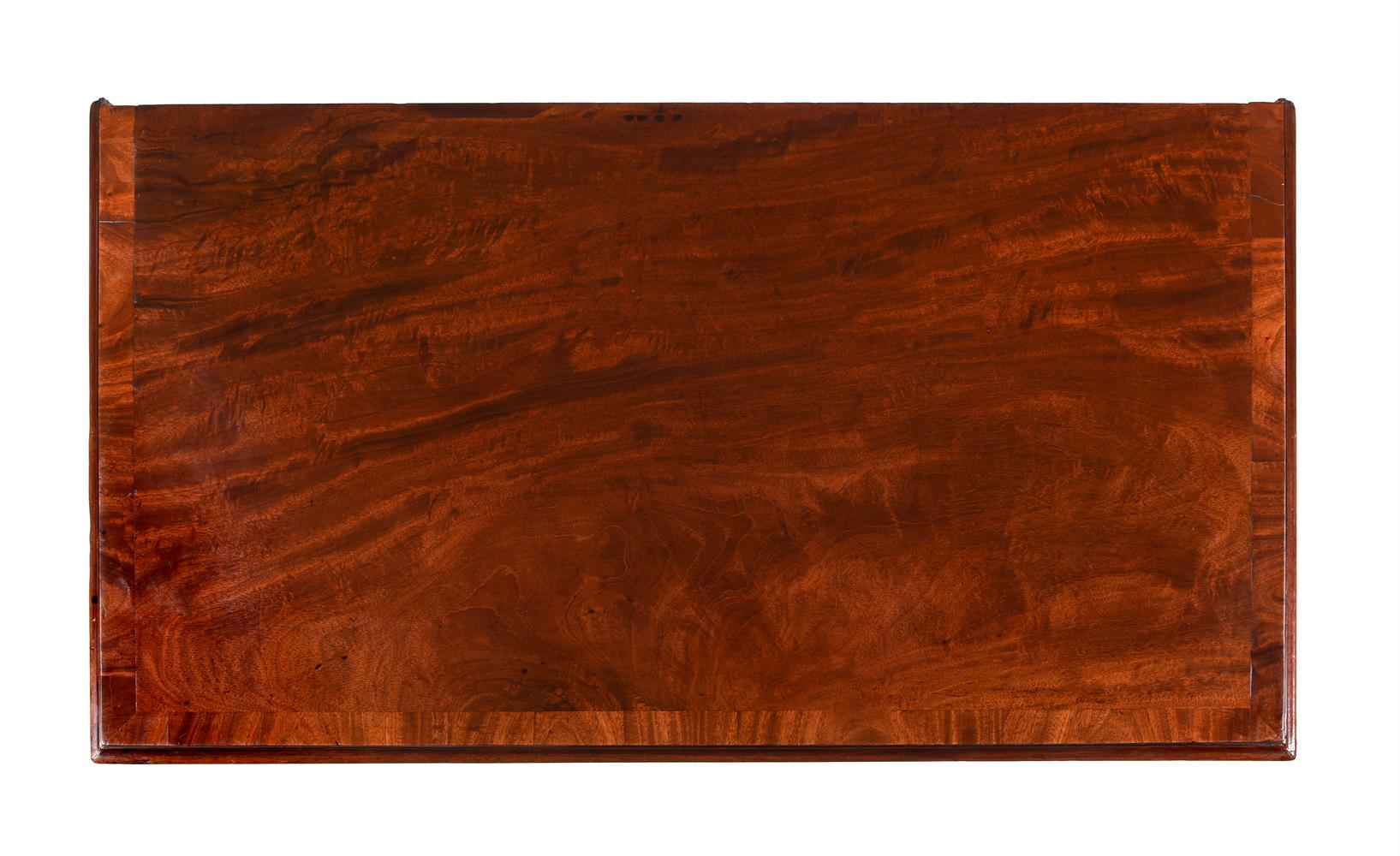 A GEORGE III FIGURED MAHOGANY CHEST OF DRAWERS, CIRCA 1780 - Image 2 of 5