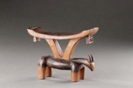 A RARE ANTHROPOMORPHIC TSONGA HEADREST
