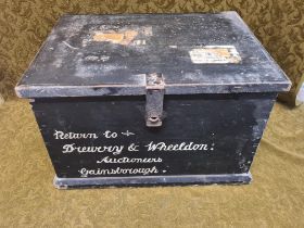Early 20th century pine painted box
