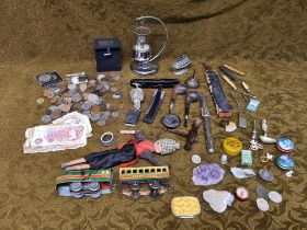 Tray of mixed collectables