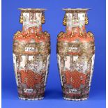 Ein Paar großer Vasen