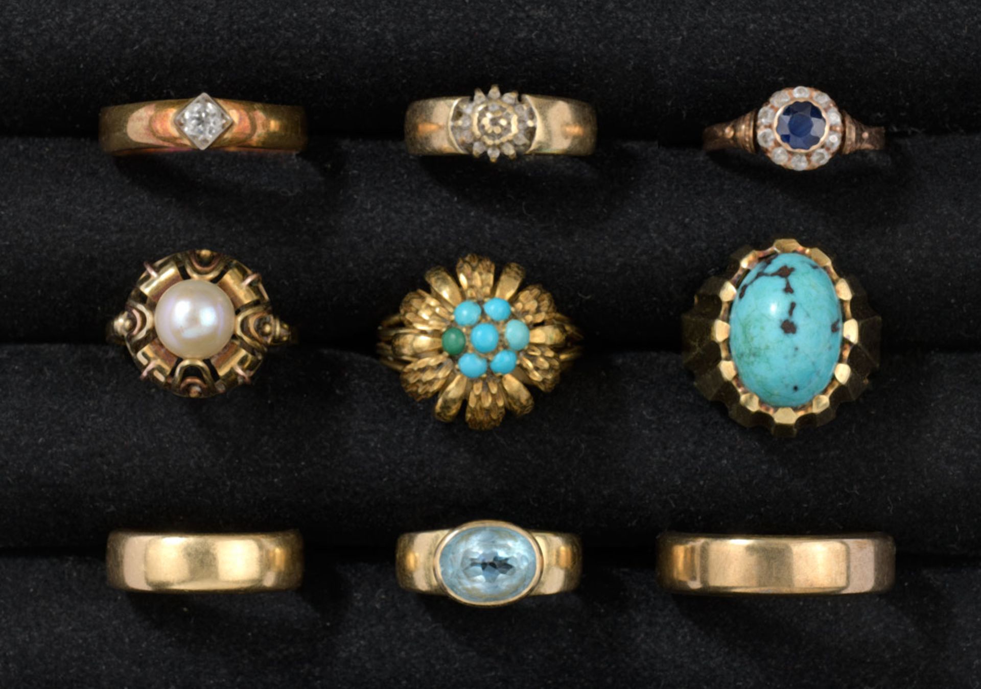 Sammlung von neun Ringen