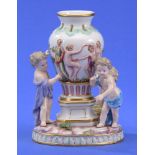 Drei Putti mit klassizistischer Vase   Meissen 19. Jhdt.