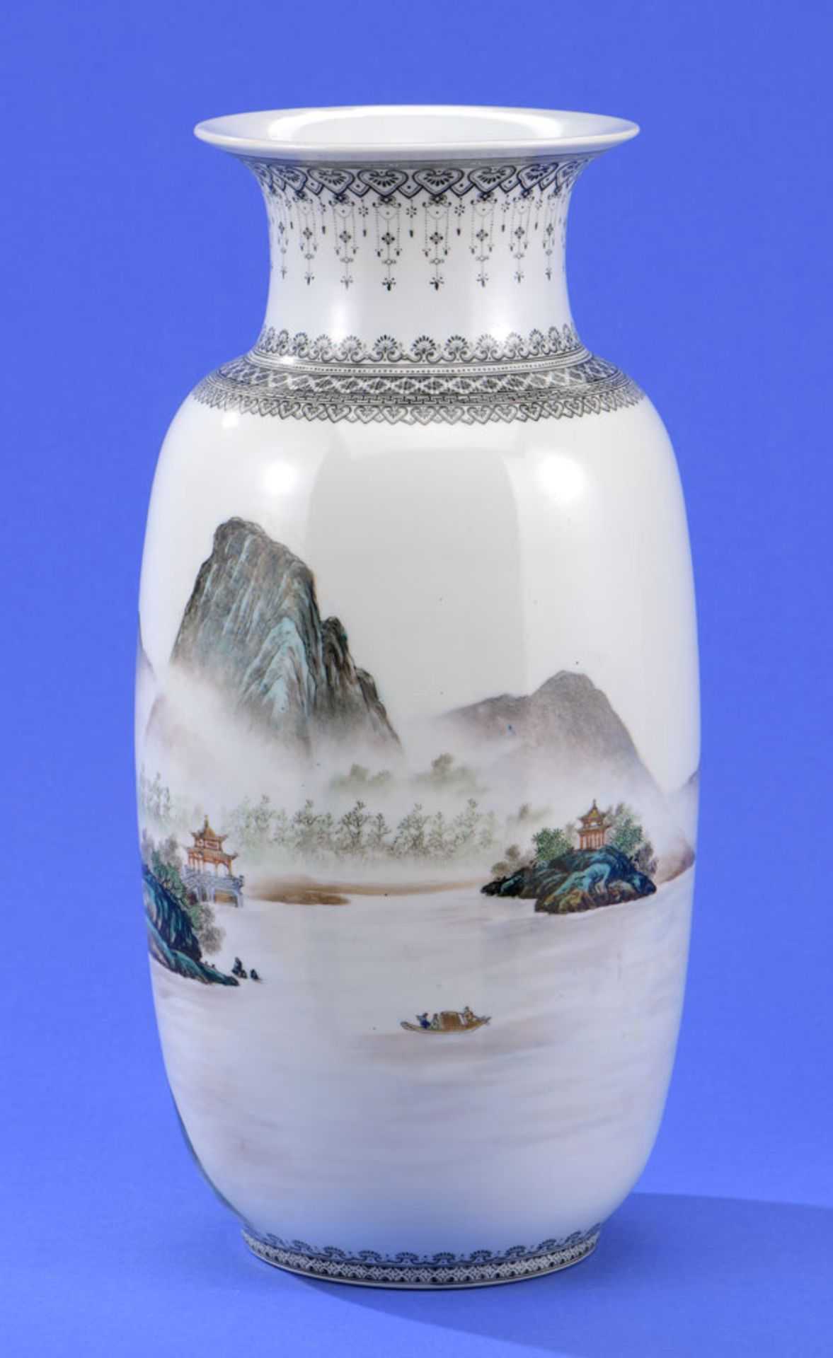 Feine Republik-Vase   China 20. Jhdt. - Bild 2 aus 3