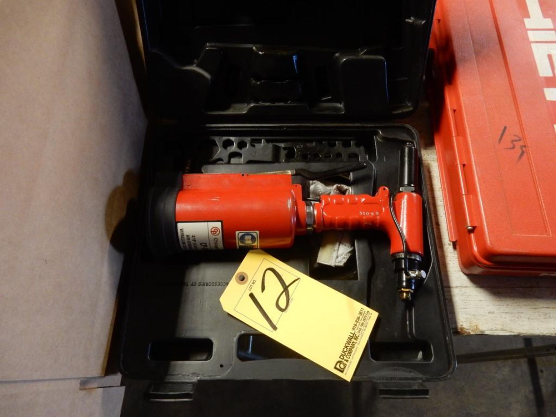 CHICAGO PNEUMATIC M# CP-833 AIR RIVETER