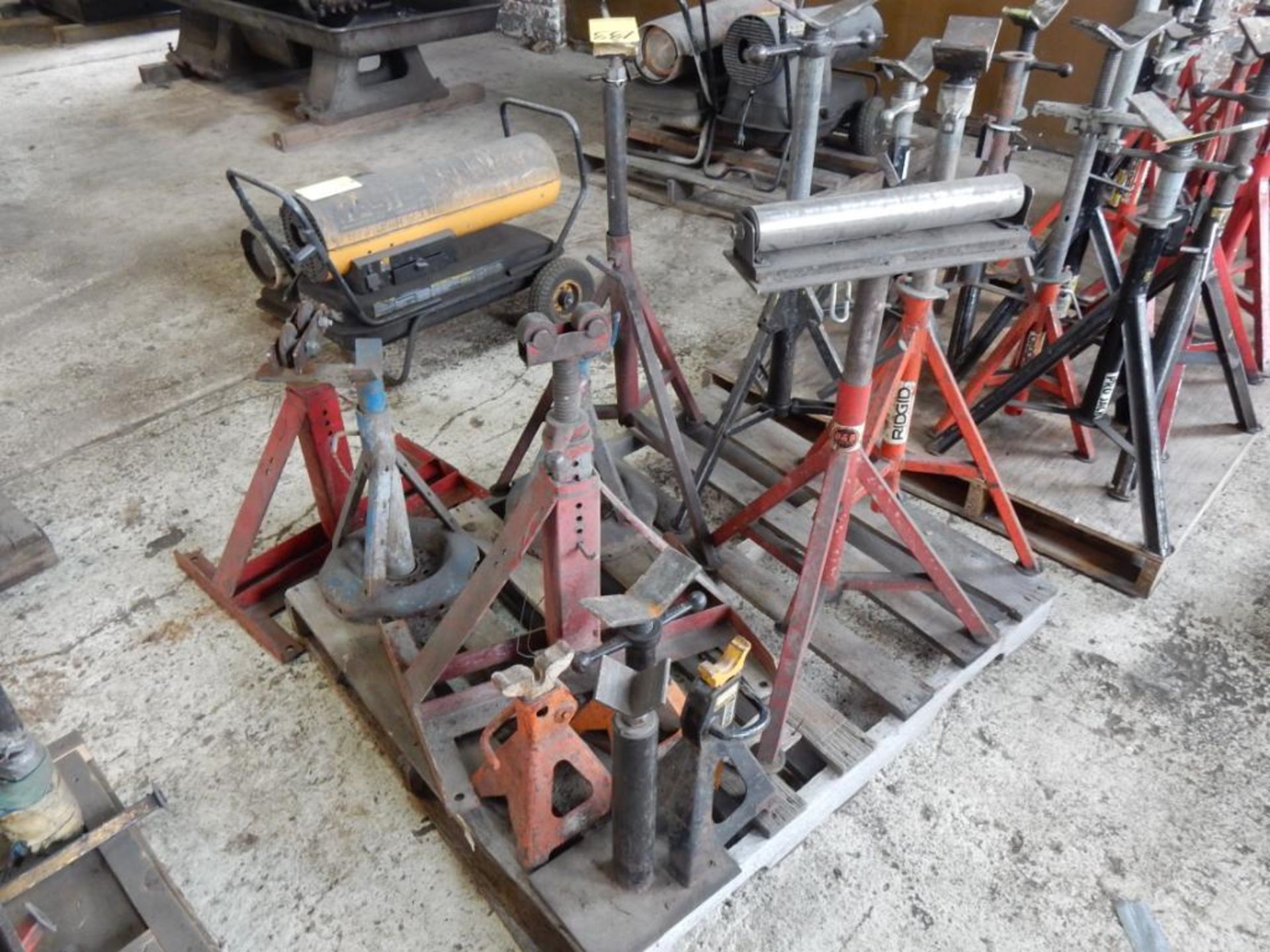 LOT ROLLER/PIPE STANDS & JACK STANDS