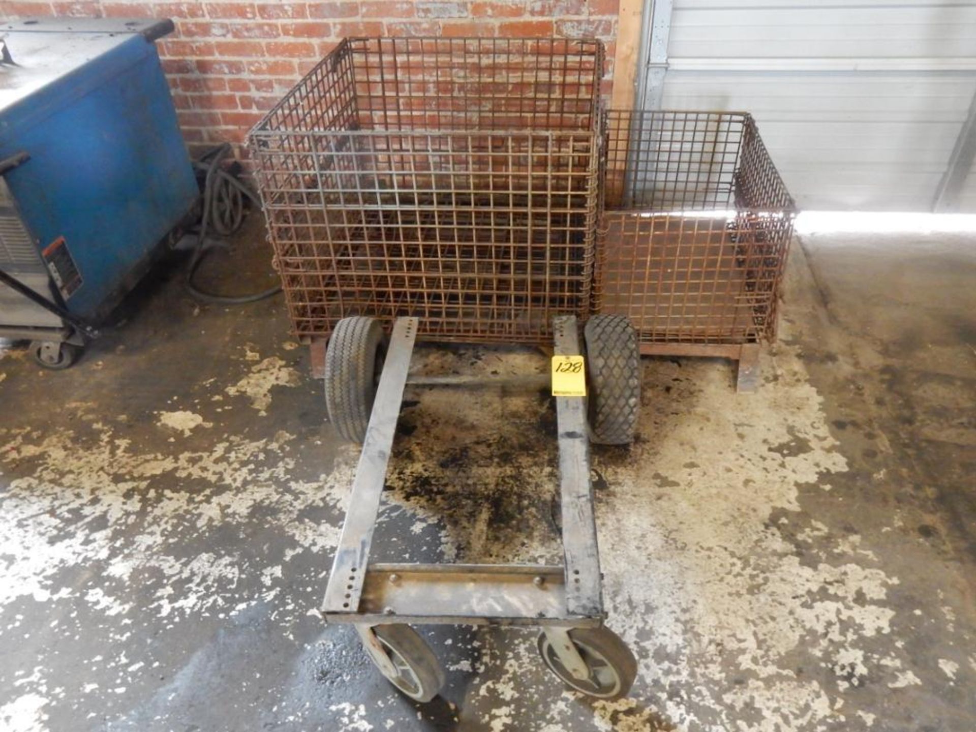 LOT (2) WIRE BASKETS & 4-WHEEL CART