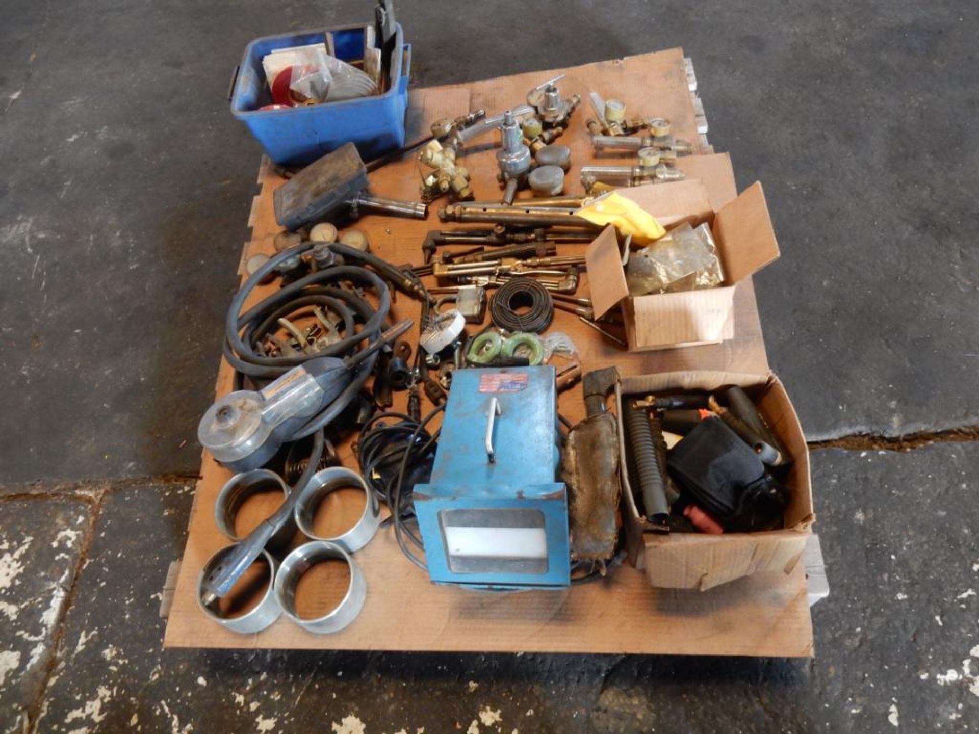 LOT MISC. WELDING SUPPLIES - GAUGES, REAL GEAR WIRE SPOOL GUN, MACHINE & HAND TORCHES - Image 3 of 3