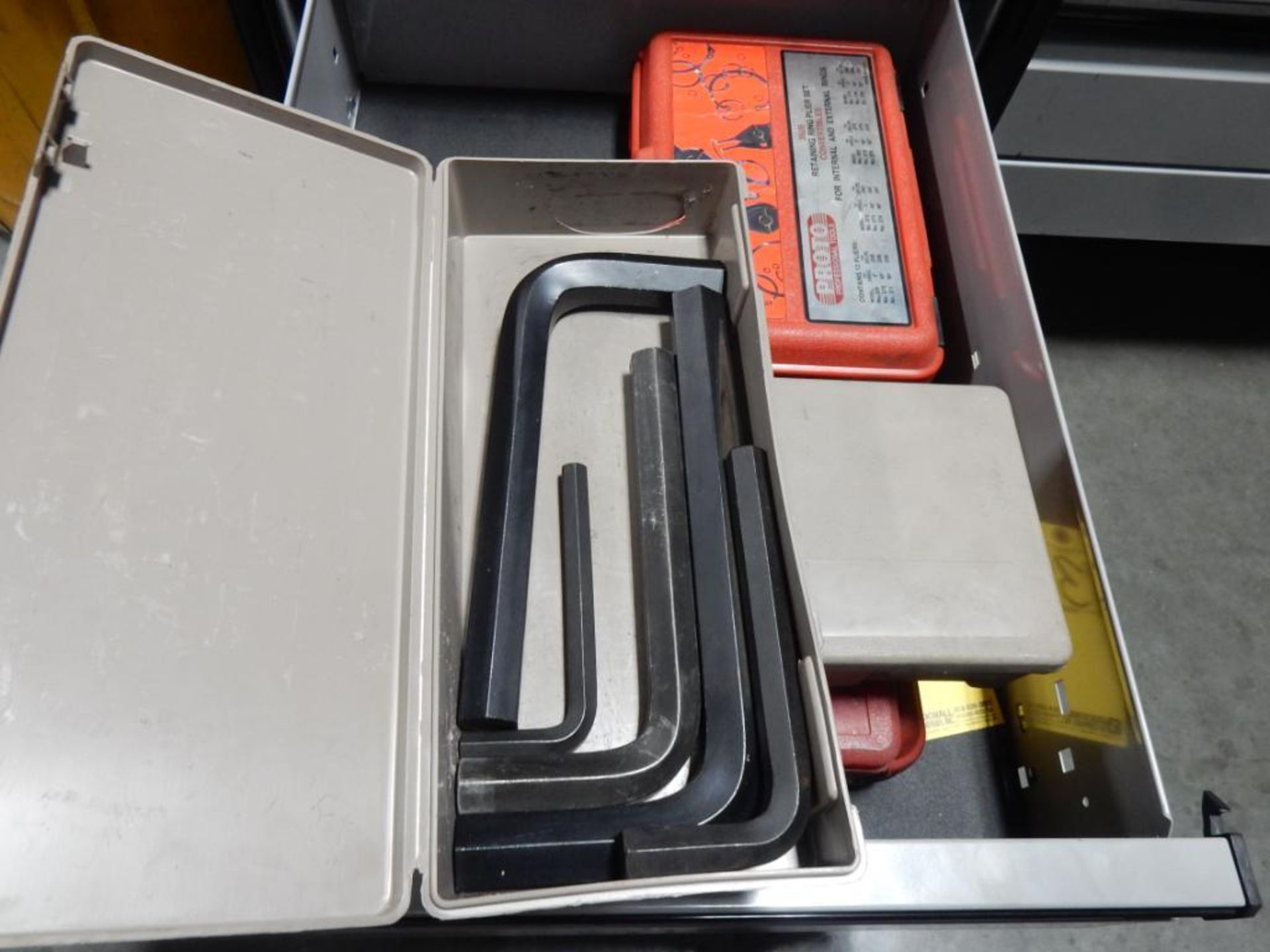 CONTENTS OF DRAWER - MAC SNAP RING PLYERS, PROTO SNAP RING PLYERS, PULLERS, HEX KEYS, ETC. - Image 6 of 6