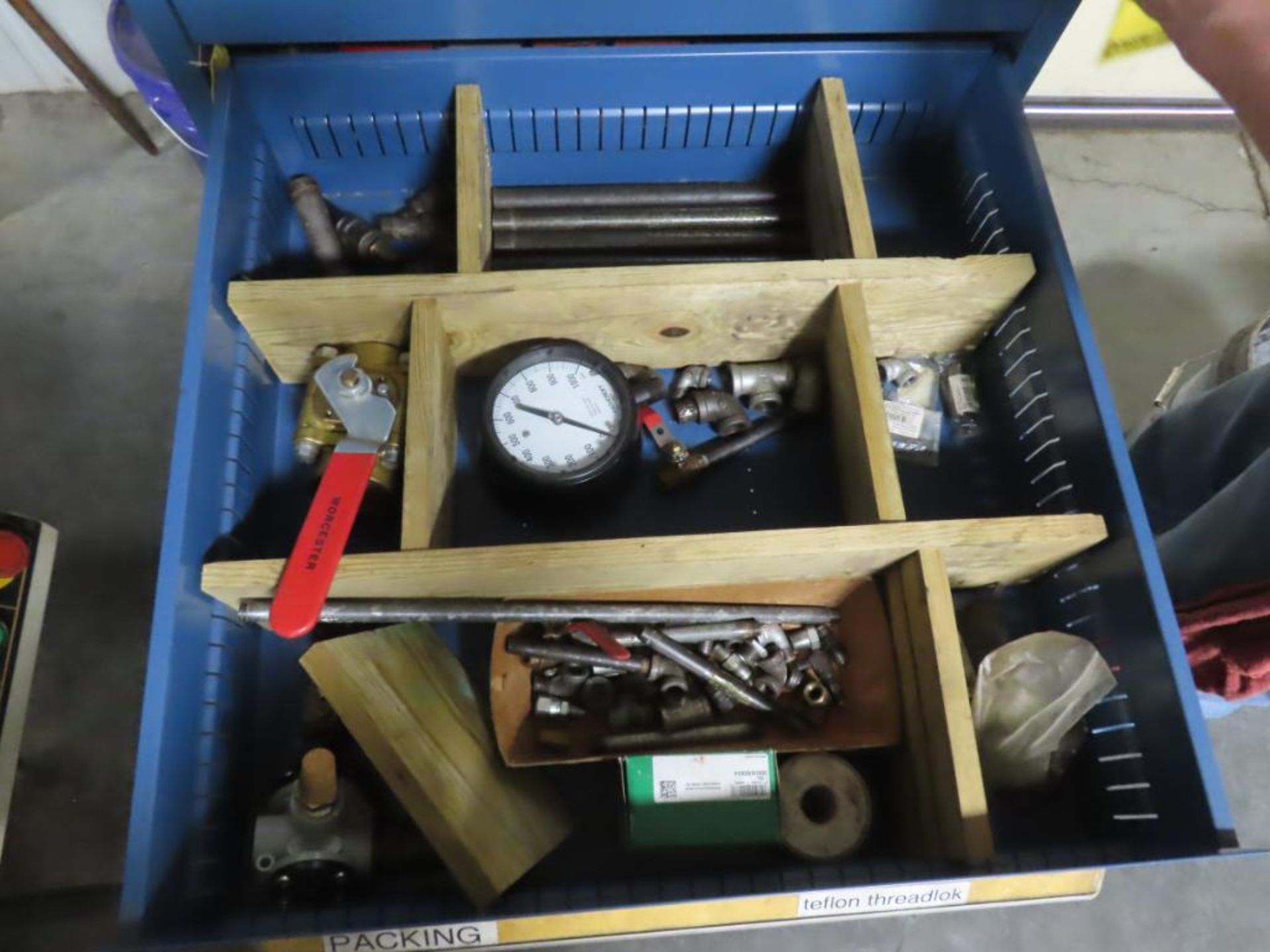 CONTENTS OF DRAWER - BALL VALVE, PRESSURE GAUGE & PIPE FITTINGS