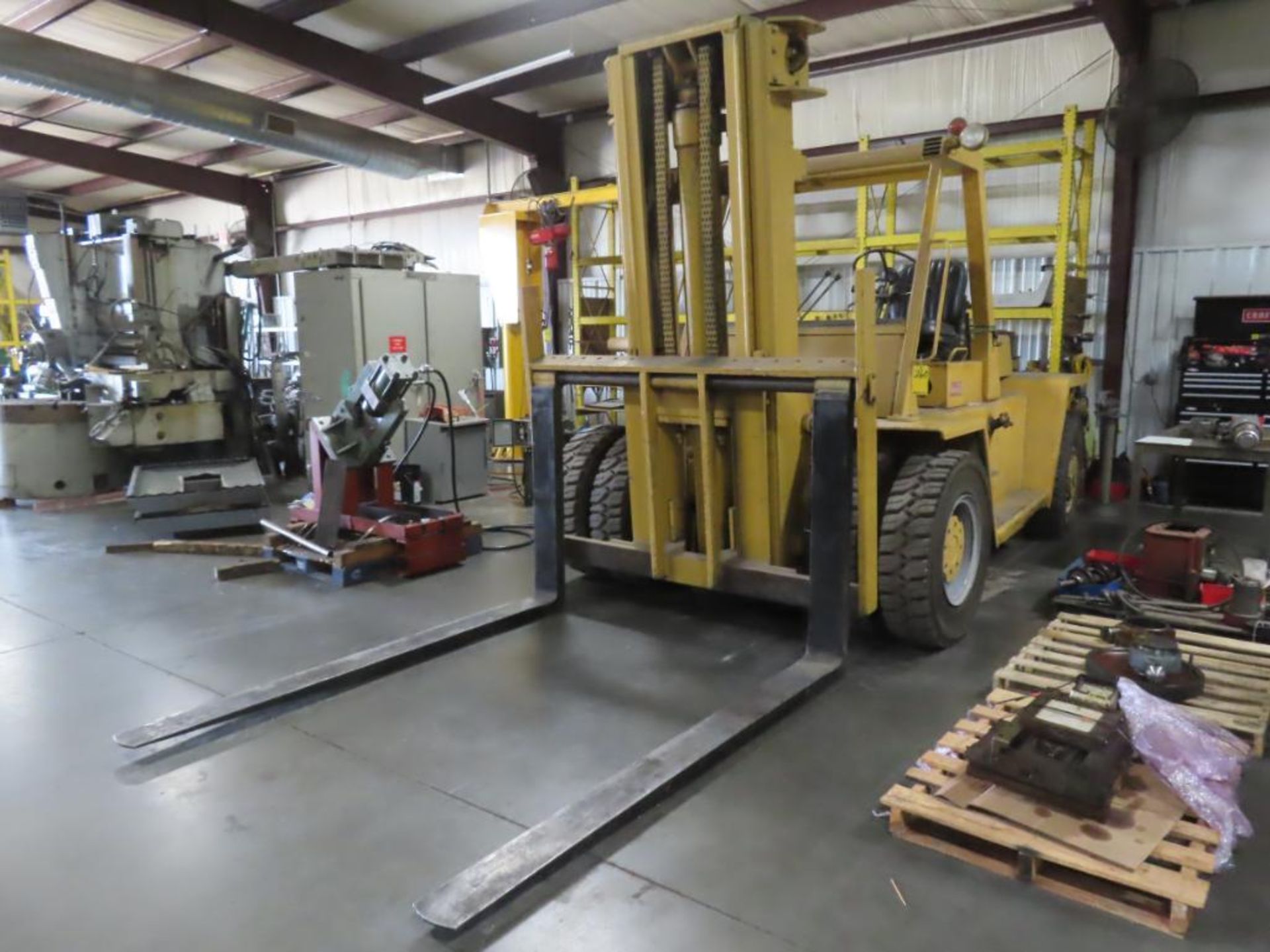 CATERPILLAR 30,000 LB. FORKLIFT, M# V300B, S/N 72Y00361, 2-SECTION 218" MAST, 8' FORKS, DUAL R/T TIR