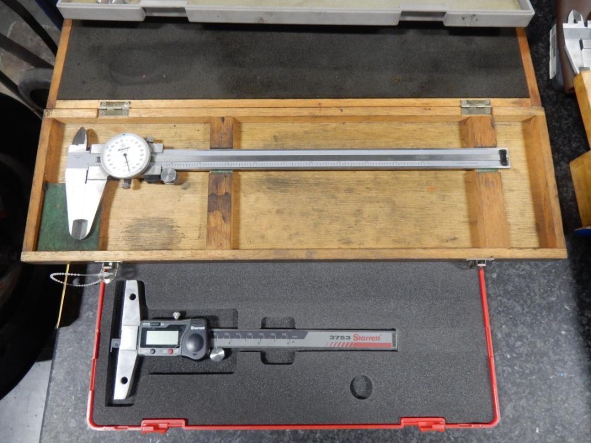 LOT MITUTOYO & STARRETT DIAL & DIGITAL CALIPERS W/STARRETT 6" DIGITAL DEPTH GAUGE - Image 2 of 2