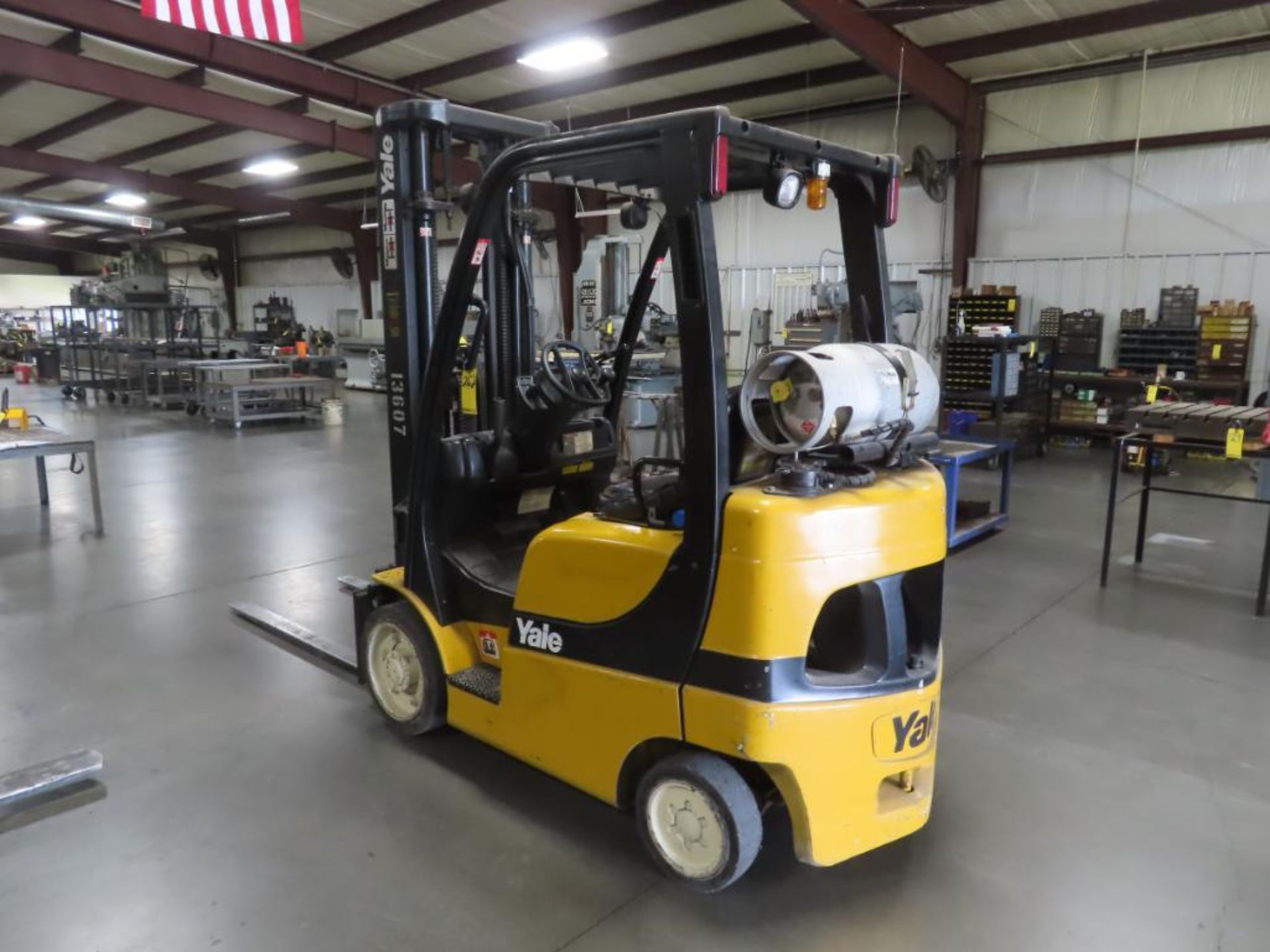 YALE 5,000 LB. FORKLIFT, M# GLC050VXNUAE094, S/N A910V09589E, 2,453 HOURS, 3-SECTION 218" MAST, SIDE - Image 4 of 4