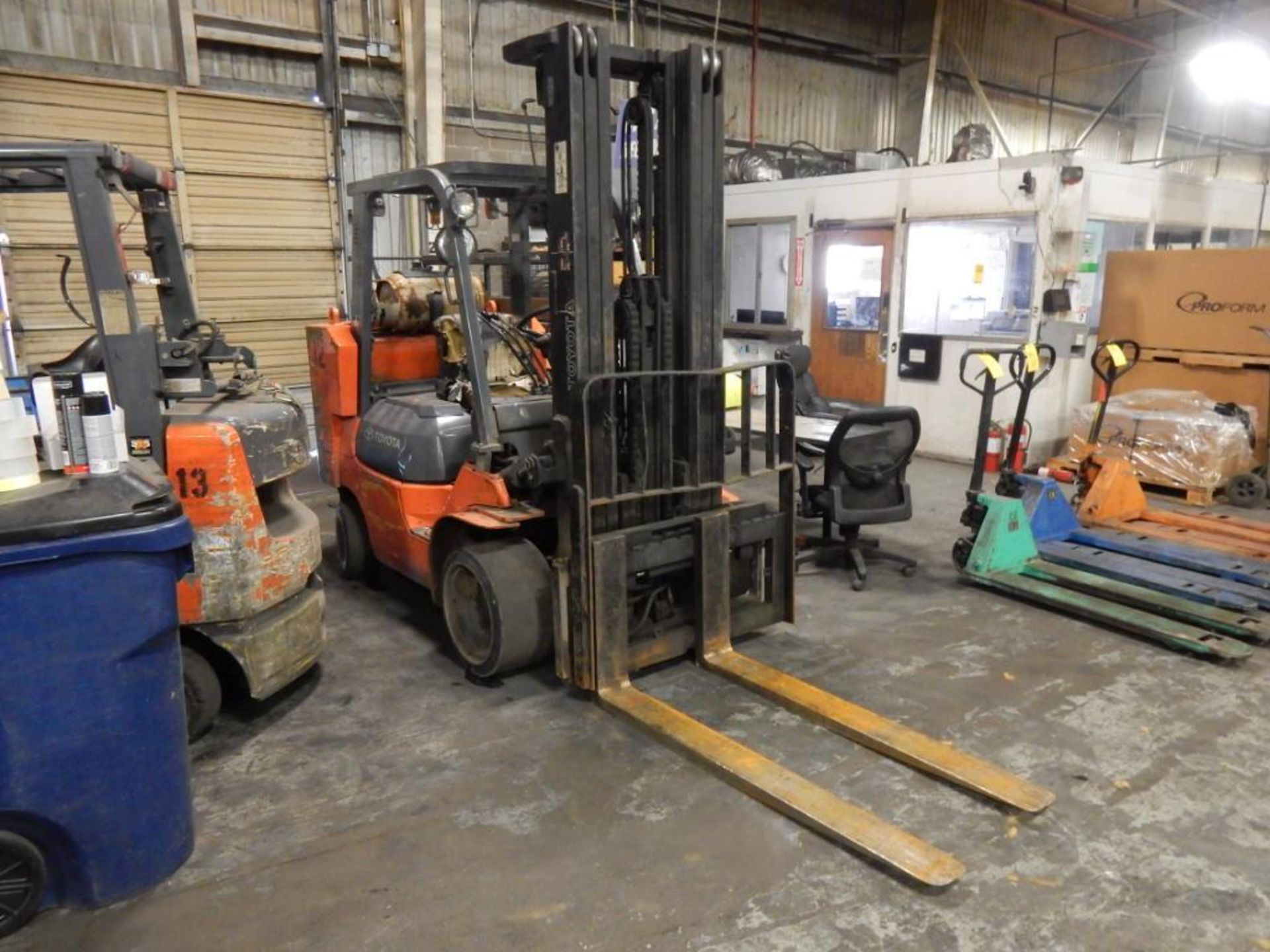 TOYOTA FORKLIFT, M# 7FGCU45-BCS, S/N 60924, 10,000 LB., 12,691 HOURS, 3-SECTION MAST, SIDE SHIFT, 60