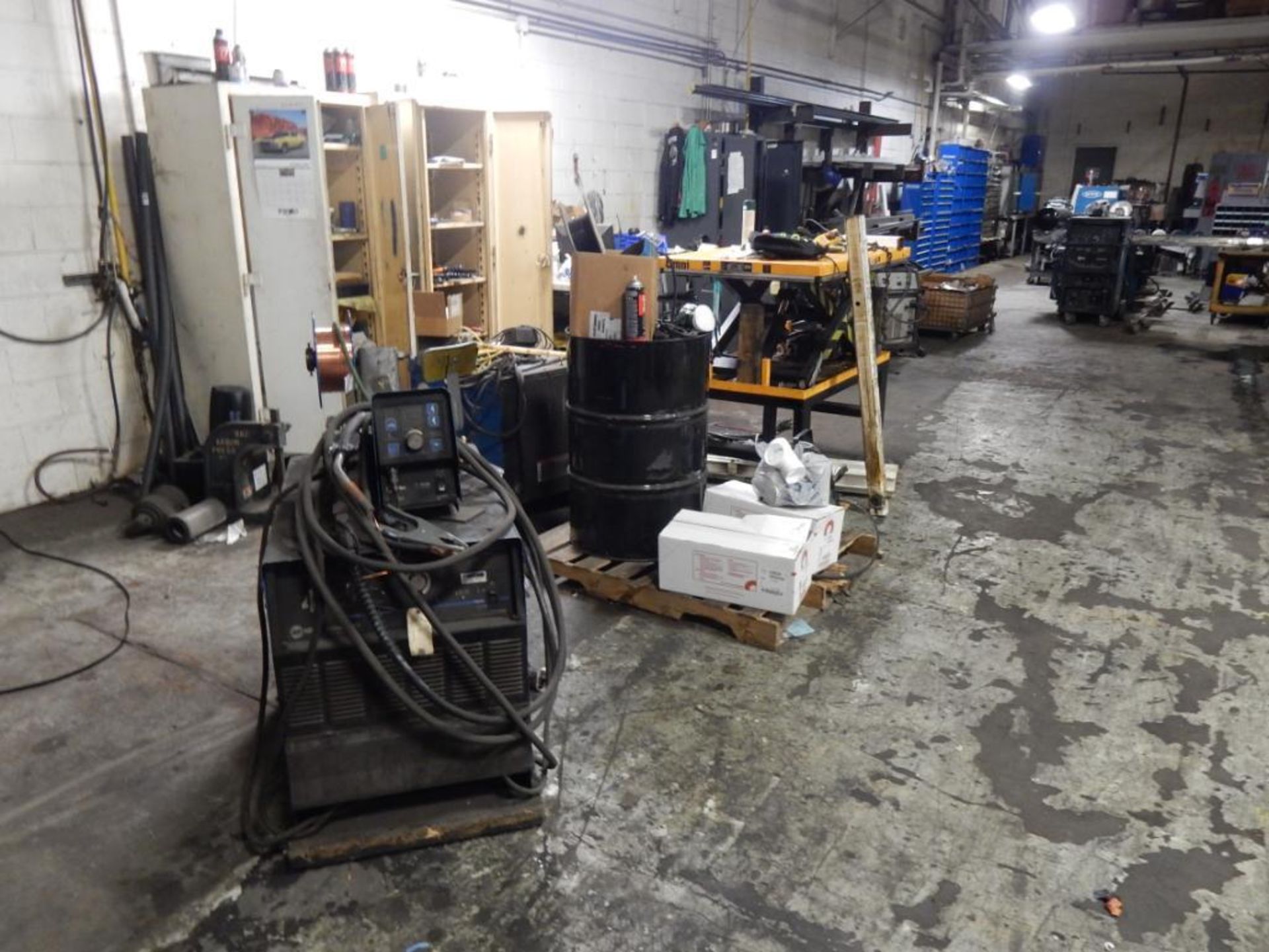 REMAINING CONTENTS OF MAINTENANCE ROOM TO INCLUDE - Image 2 of 4