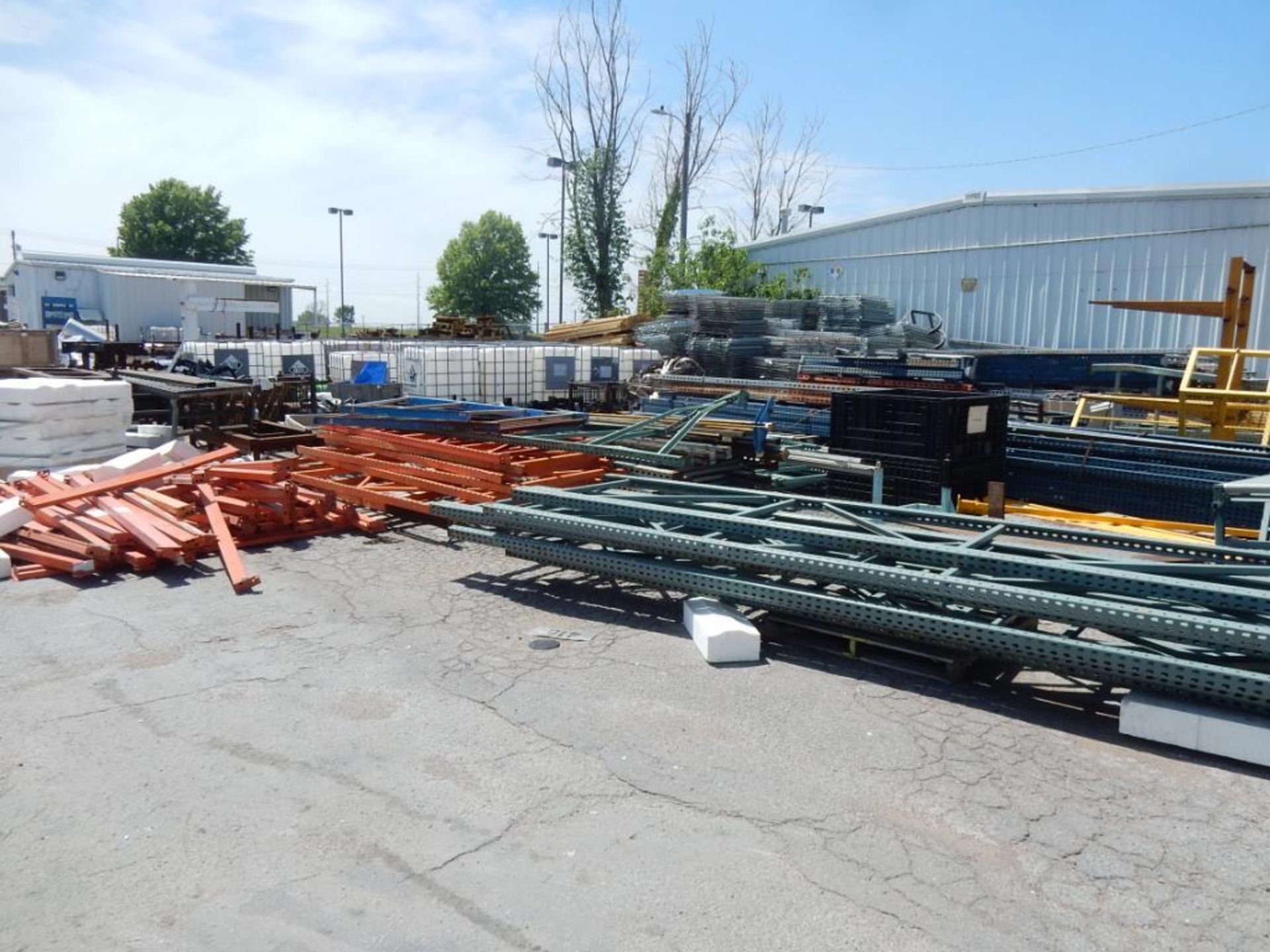 LOT NON-ASSEMBLED PALLET RACK, CROSS BEAMS, UPRIGHTS & WIRE DECKING - Image 2 of 2