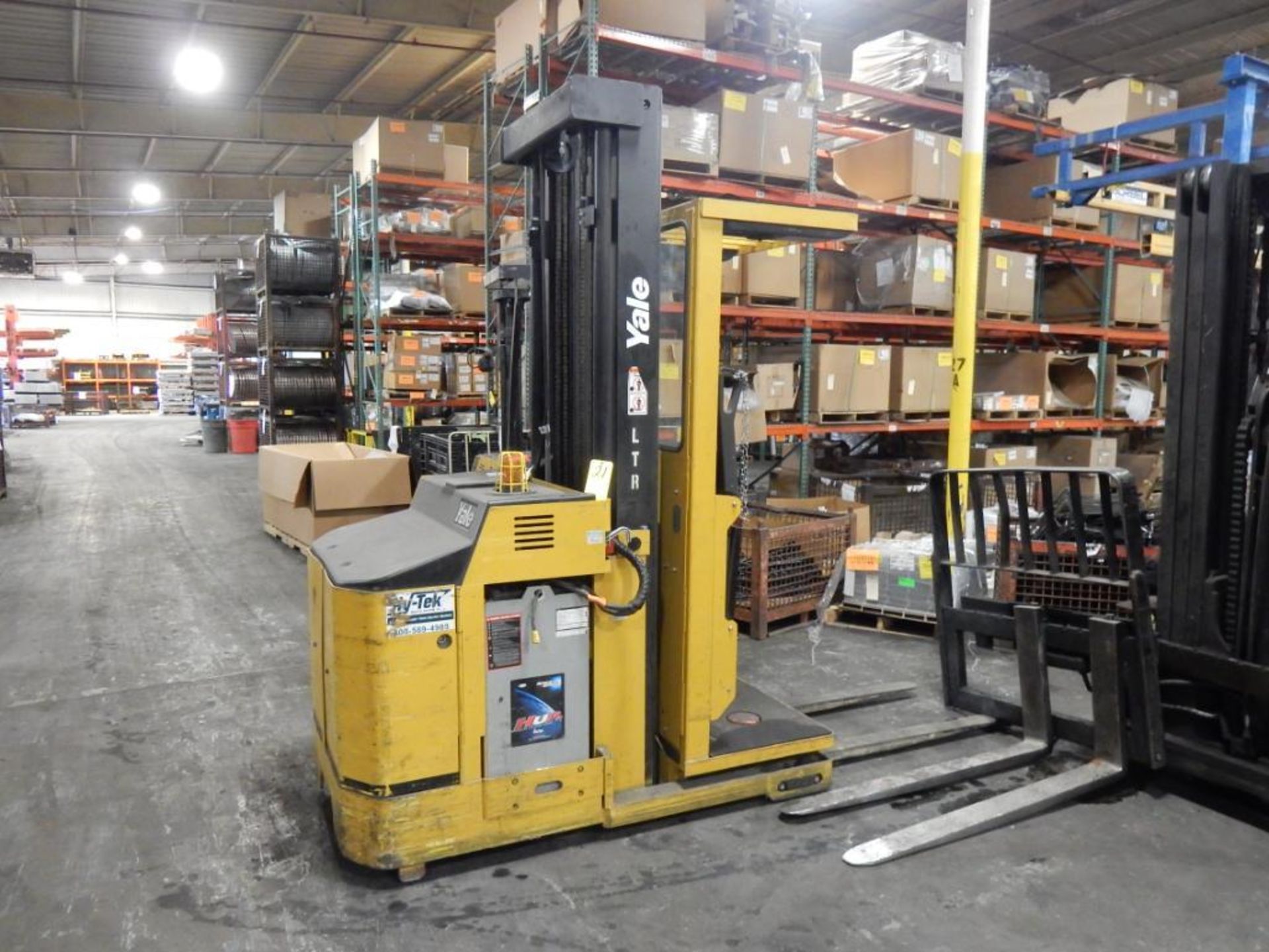 YALE ELEC. STAND-UP RIDER FORKLIFT, M# OS030BEN24TE105, S/N D826N03792J, 3,000 LB. CAP., 1,832 HOURS