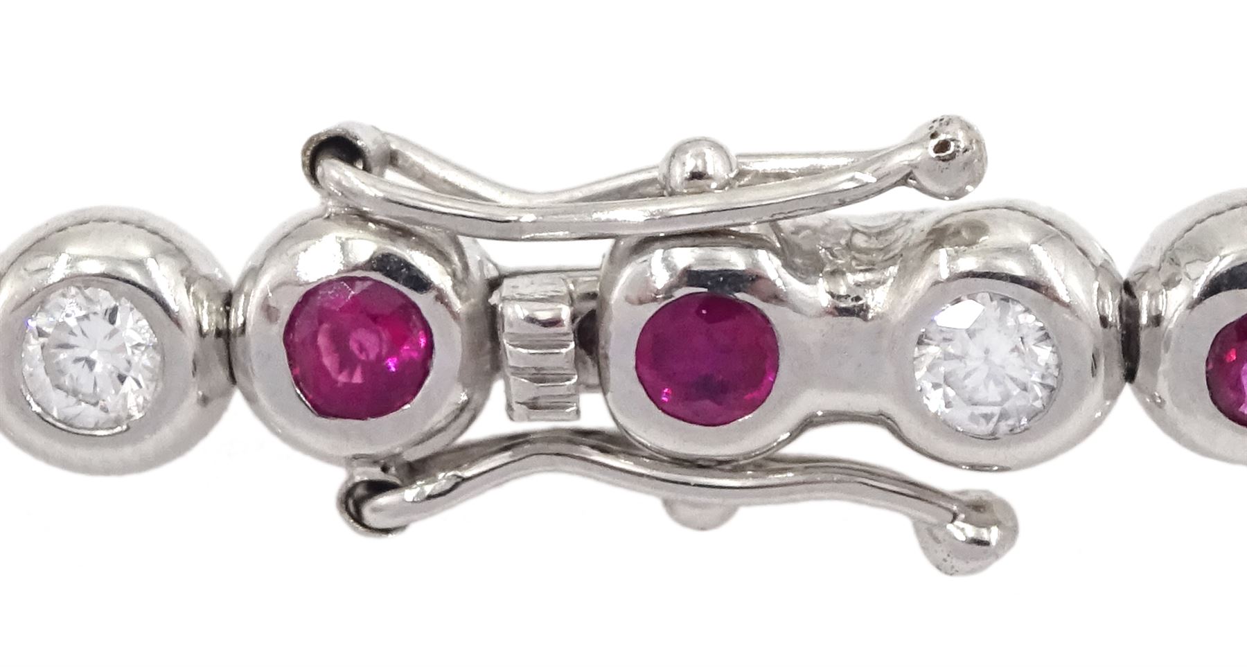 18ct white gold bezel set diamond and ruby alternate link bracelet - Image 4 of 4