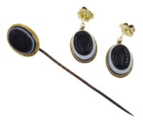 Victorian 18ct gold banded agate stick pin and a similar pair of gold pendant stud earrings